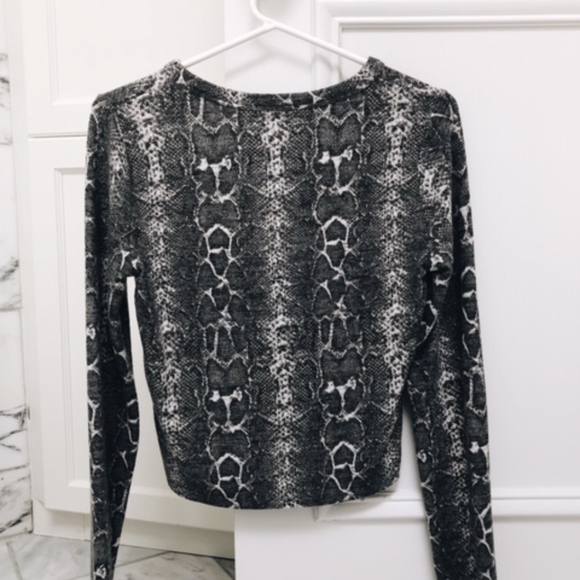 Zara Cropped Long Sleeve Top - Picture 3 of 4